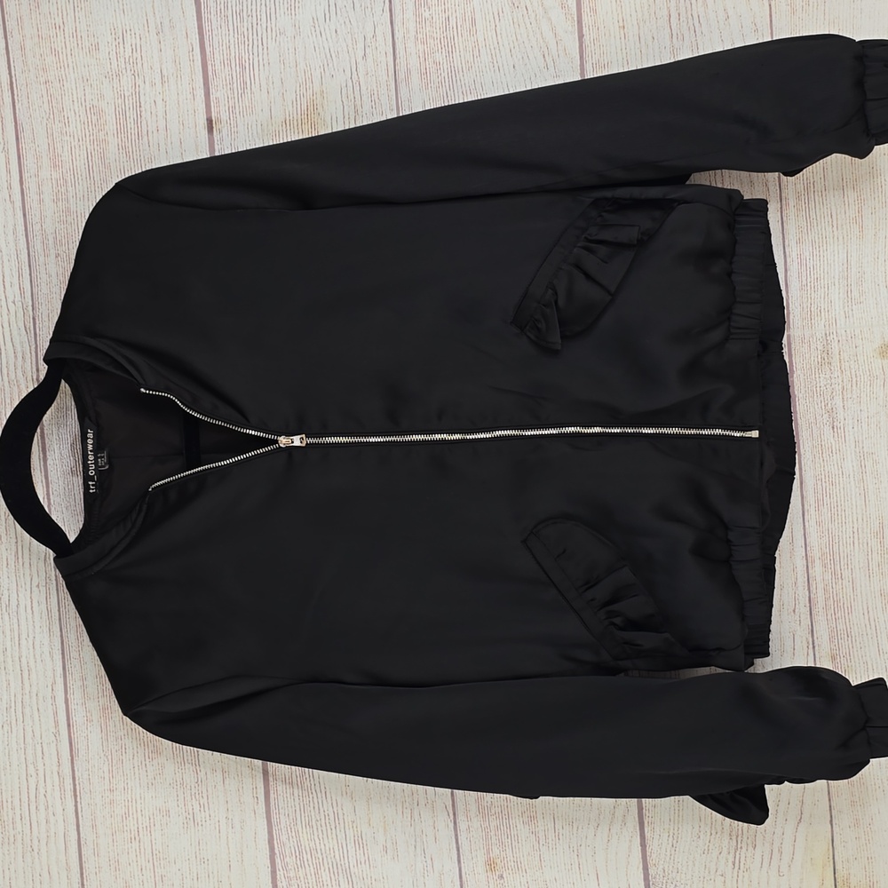 Trf outerwear black  lifgt jacket sz Small